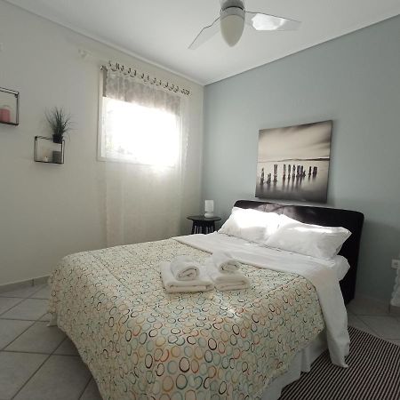 Flat With Garden Near Sea, Port And Airport Apartment Artemida  Bagian luar foto