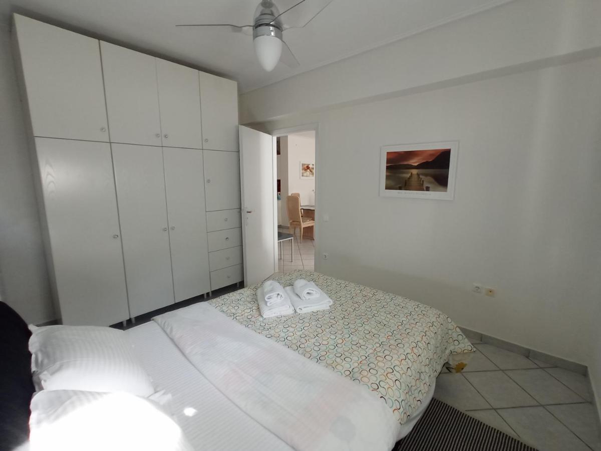 Flat With Garden Near Sea, Port And Airport Apartment Artemida  Bagian luar foto