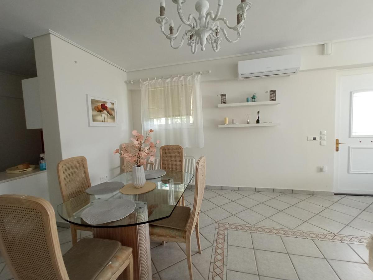Flat With Garden Near Sea, Port And Airport Apartment Artemida  Bagian luar foto
