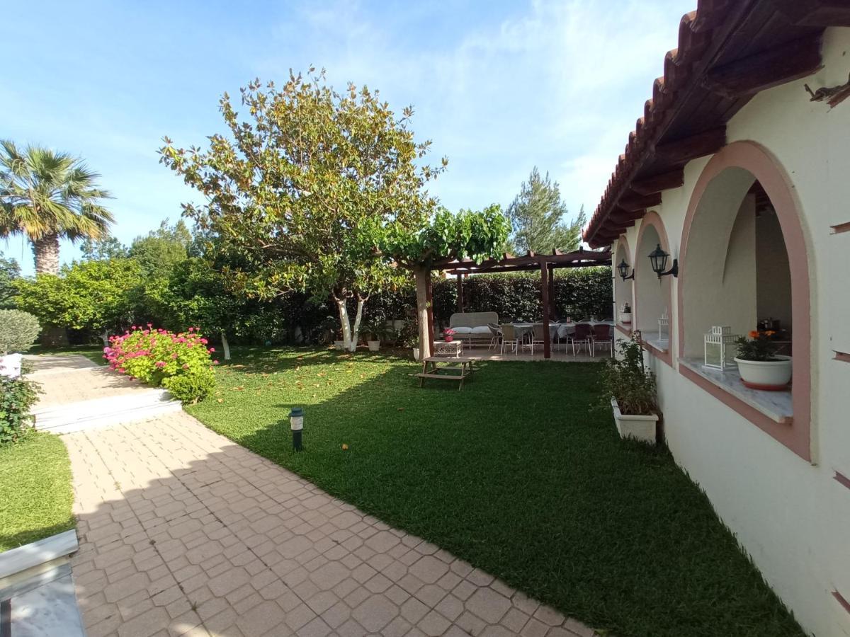 Flat With Garden Near Sea, Port And Airport Apartment Artemida  Bagian luar foto