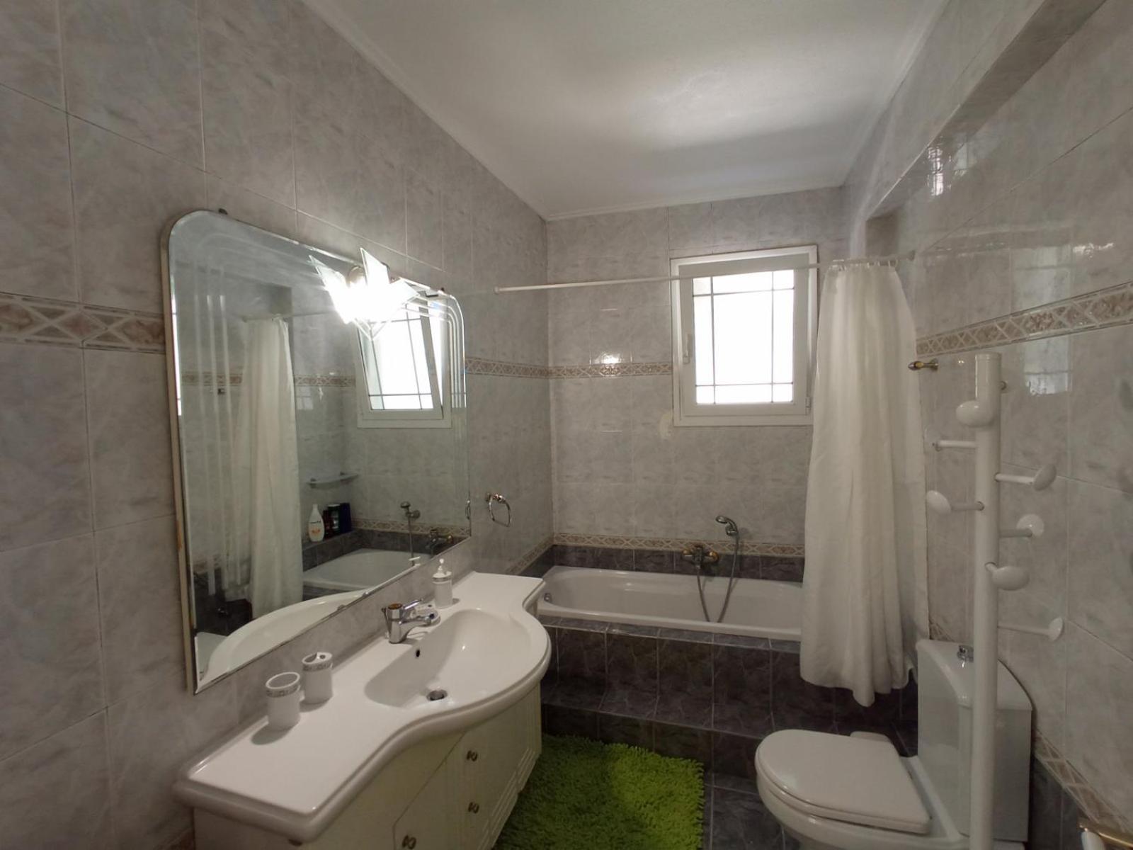 Flat With Garden Near Sea, Port And Airport Apartment Artemida  Ruang foto