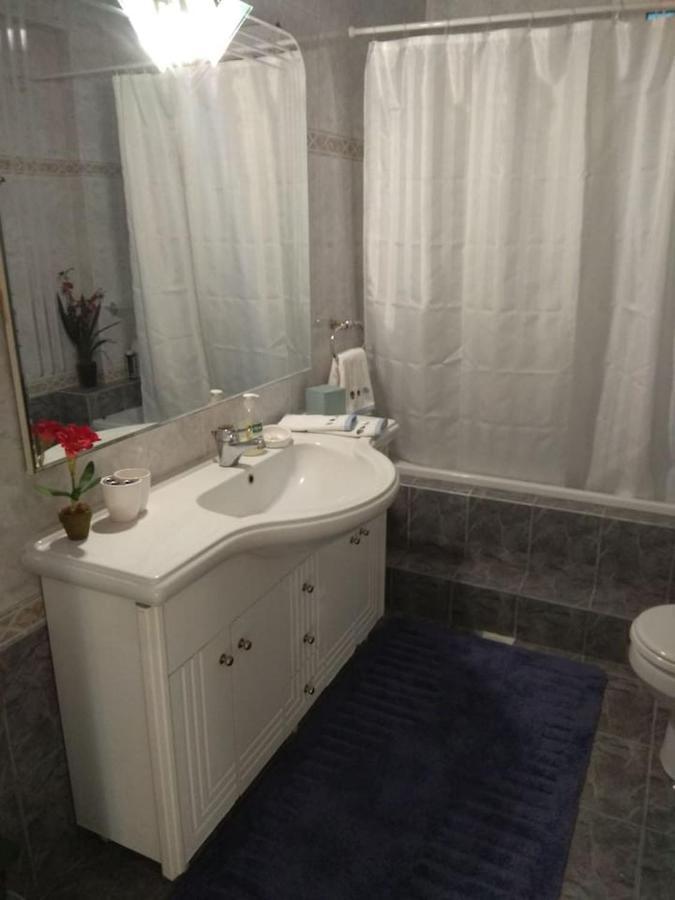 Flat With Garden Near Sea, Port And Airport Apartment Artemida  Bagian luar foto